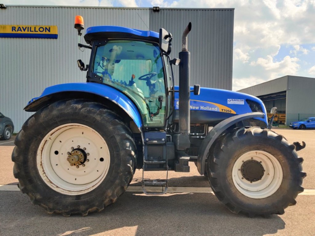 Traktor of the type New Holland T7050, Gebrauchtmaschine in VERT TOULON (Picture 3)