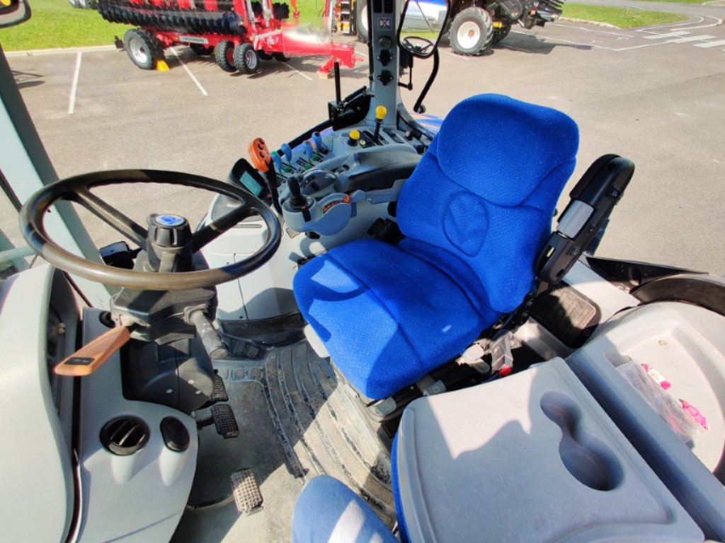 Traktor des Typs New Holland T7050, Gebrauchtmaschine in VERT TOULON (Bild 8)