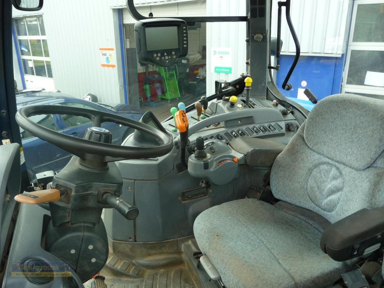 Traktor des Typs New Holland T7050, Gebrauchtmaschine in Rhaunen (Bild 6)