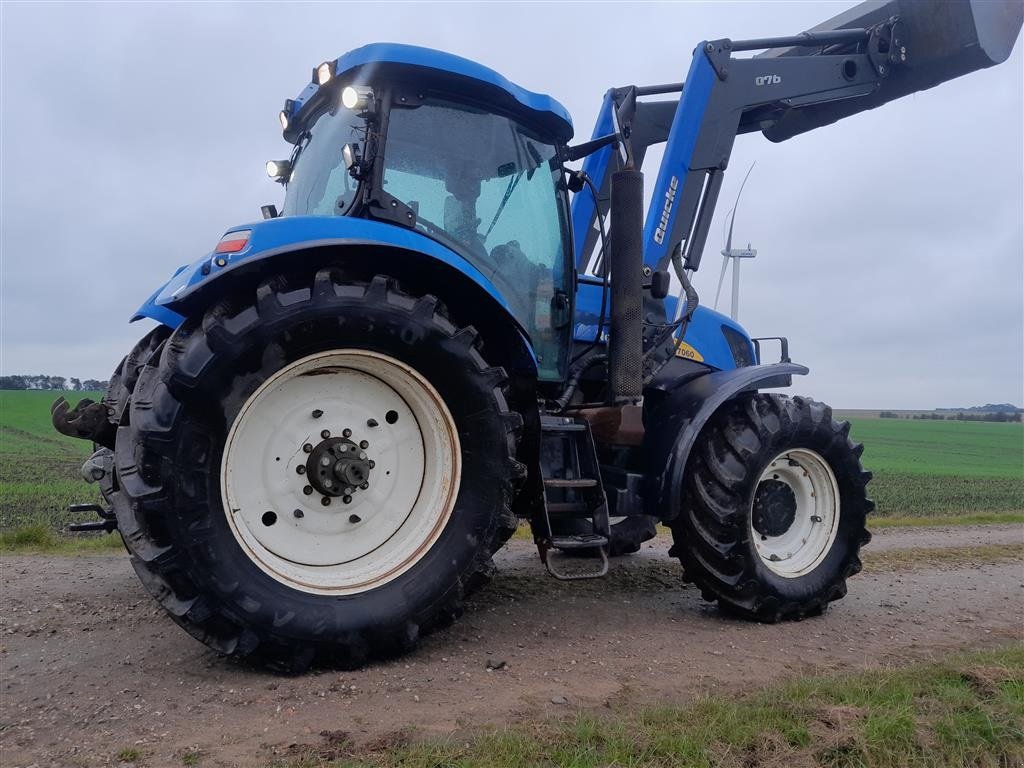 Traktor des Typs New Holland T7060 POWER SHIFT(pc)Nye bagdæk Ålø Q76 frontlæsser hydr udskydelig trækbom/krog, Gebrauchtmaschine in Skive (Bild 4)