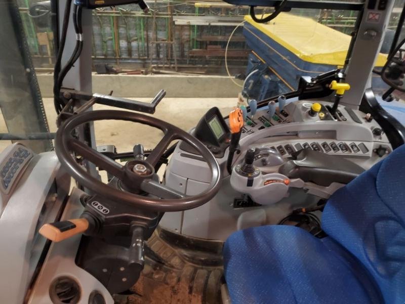 Traktor du type New Holland T7060, Gebrauchtmaschine en BRAY en Val (Photo 7)