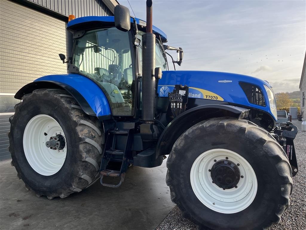 Traktor Türe ait New Holland T7070 Auto Command Kun kørt frontlæsser fra 2016, kun kørt halm, Gebrauchtmaschine içinde Vejle (resim 2)