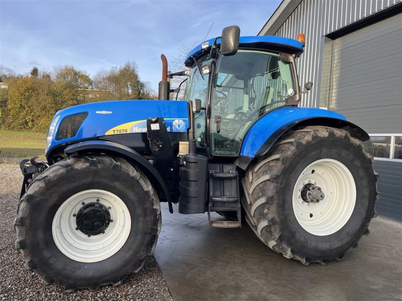 Traktor van het type New Holland T7070 Auto Command Kun kørt frontlæsser fra 2016, kun kørt halm, Gebrauchtmaschine in Vejle