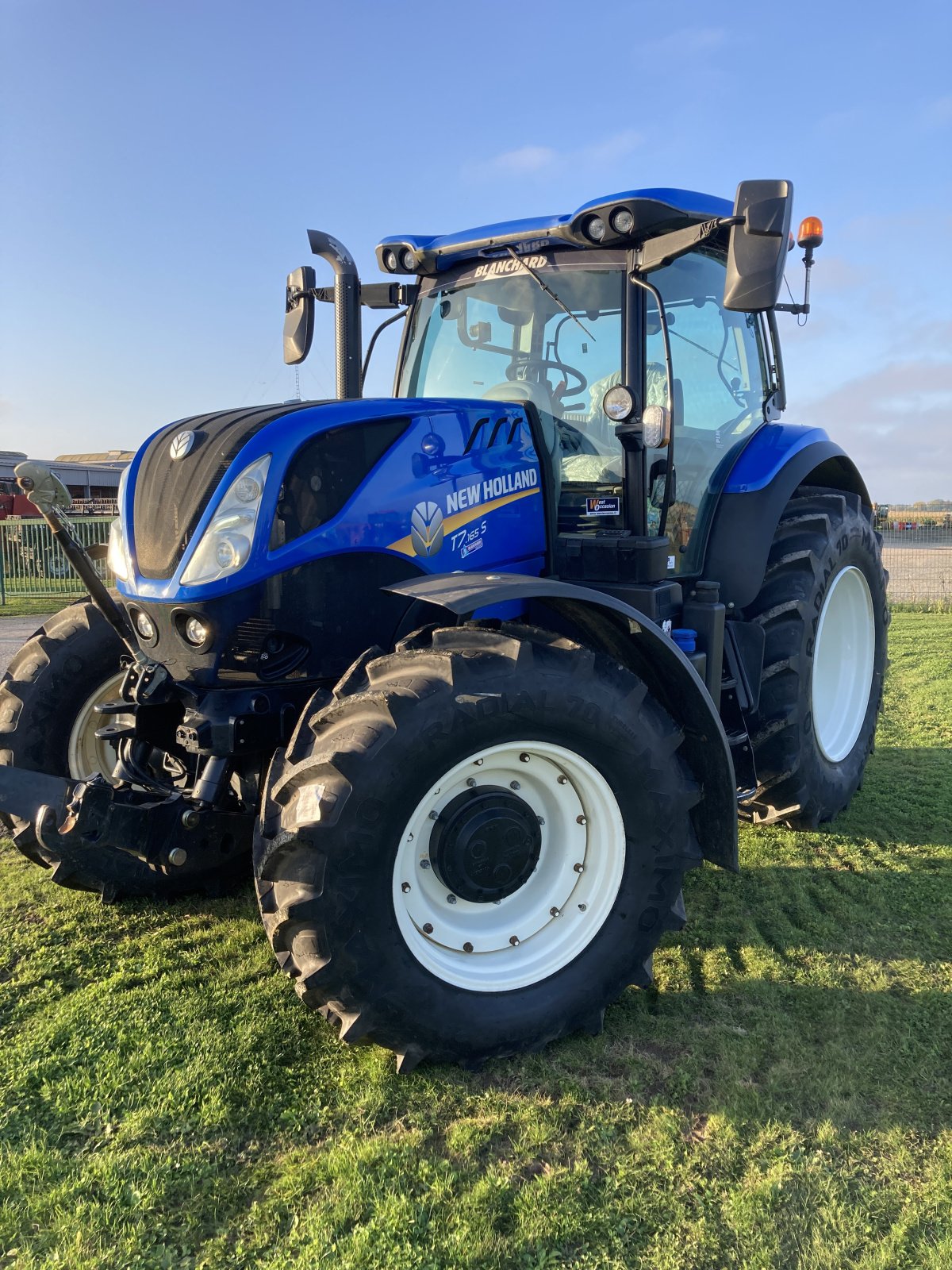 Traktor van het type New Holland T7.165S RANGE COMMAND S5, Gebrauchtmaschine in CINTHEAUX (Foto 1)