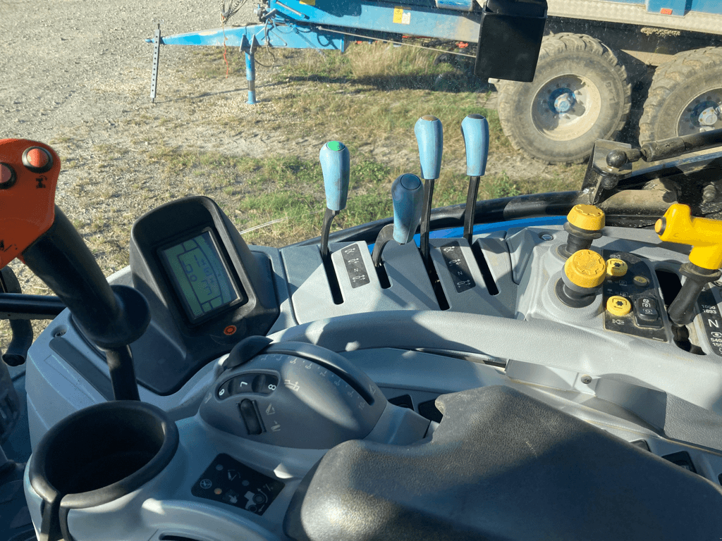 Traktor des Typs New Holland T7.165S RANGE COMMAND S5, Gebrauchtmaschine in TREMEUR (Bild 4)