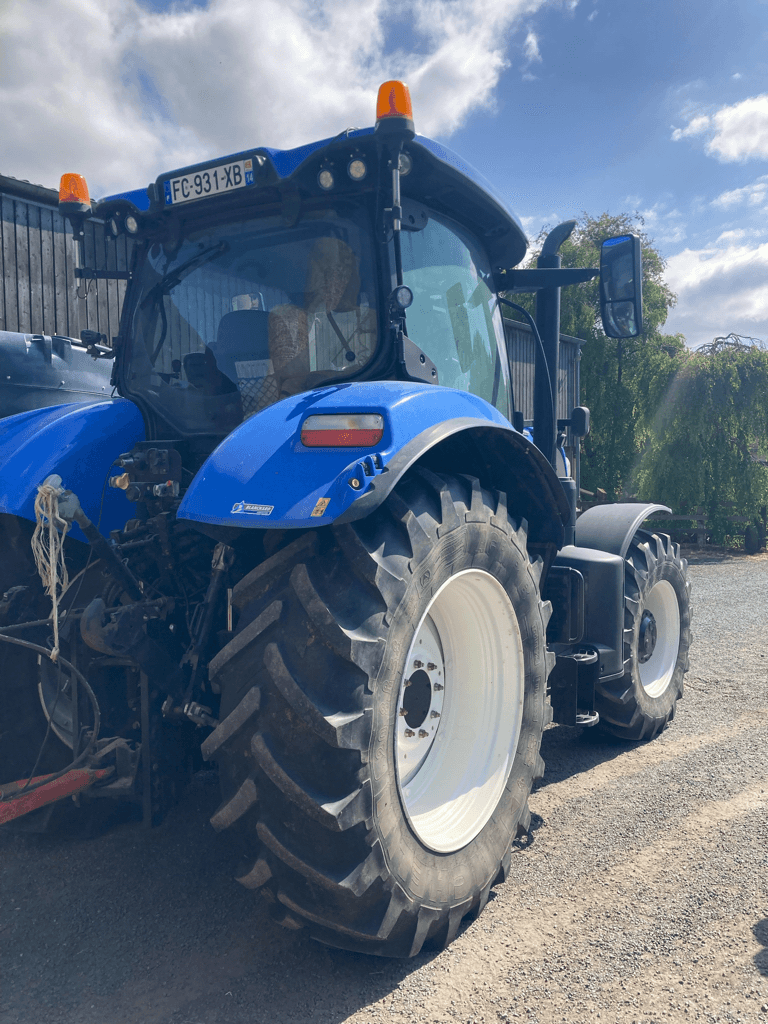 Traktor del tipo New Holland T7.175 AC T4B, Gebrauchtmaschine In CINTHEAUX (Immagine 2)