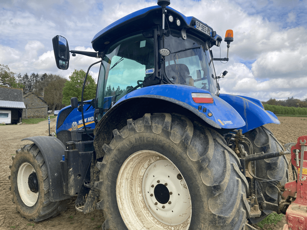 Traktor of the type New Holland T7.175 AC T4B, Gebrauchtmaschine in TREMEUR (Picture 3)