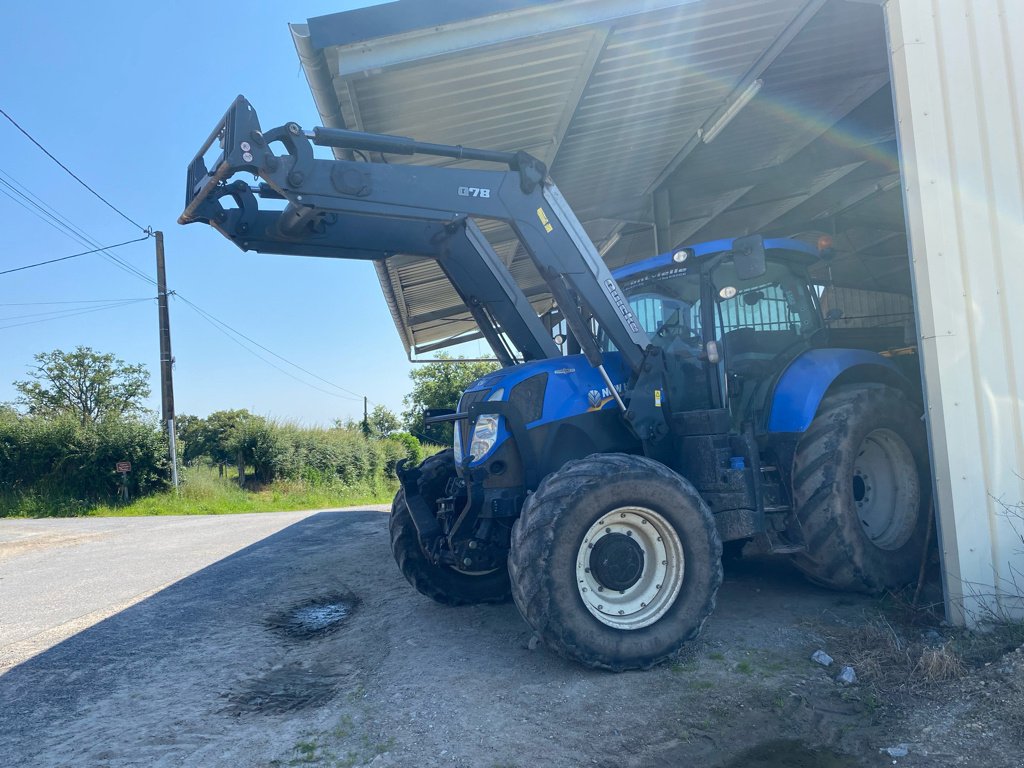 Traktor of the type New Holland T7.185  AUTOCOMMAND, Gebrauchtmaschine in MONTLUCON (Picture 1)