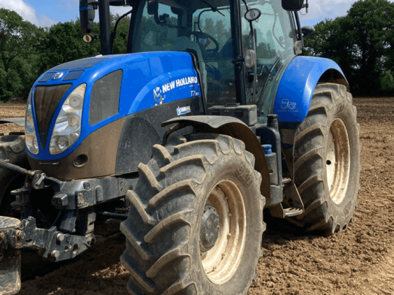 Traktor of the type New Holland T7.185 POWER COMMAND, Gebrauchtmaschine in TREMEUR (Picture 1)