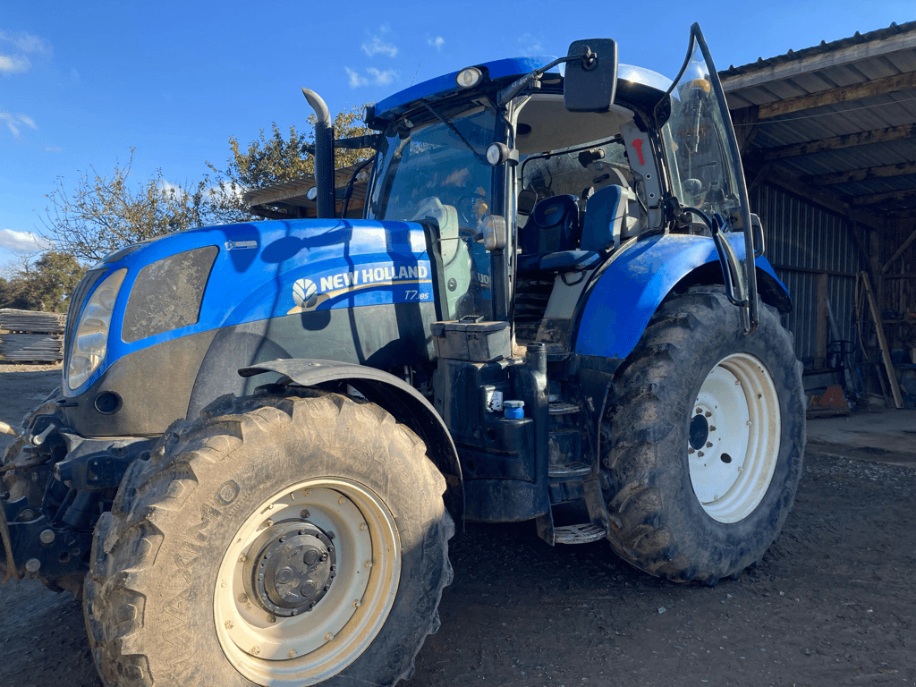 Traktor des Typs New Holland T7.185 RANGE COMMAND, Gebrauchtmaschine in TREMEUR (Bild 3)