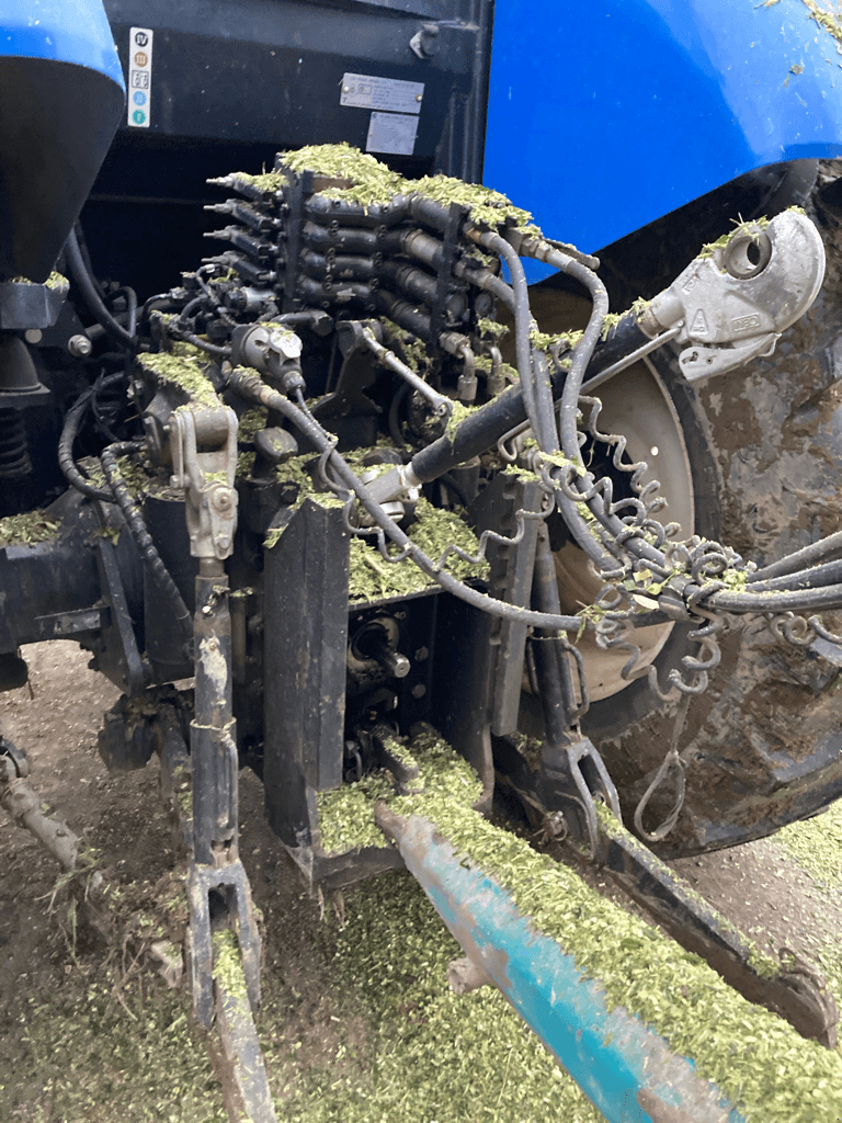 Traktor des Typs New Holland T7.185 RANGE COMMAND, Gebrauchtmaschine in TREMEUR (Bild 4)