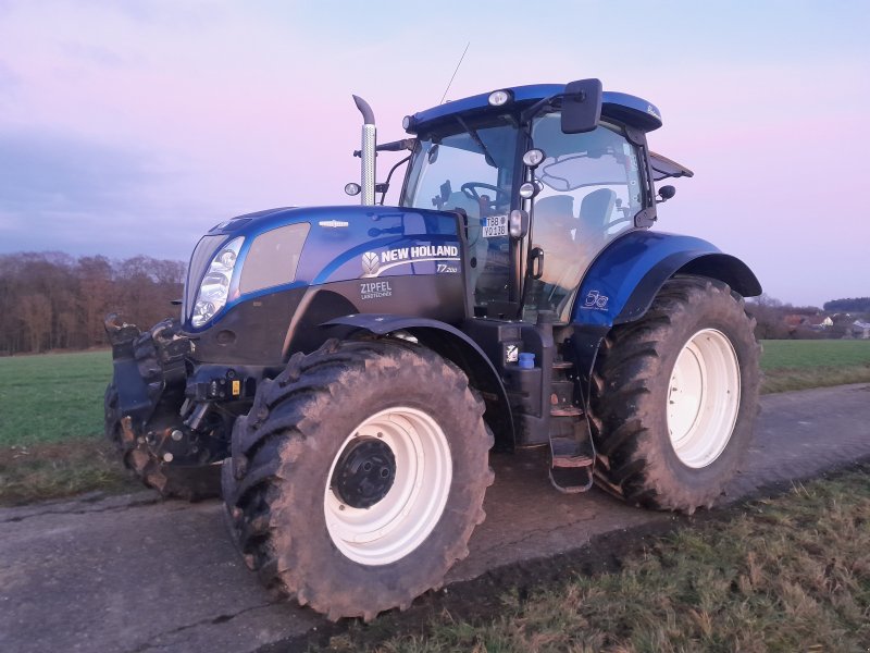Traktor типа New Holland T7.200 AC Blue Power, Gebrauchtmaschine в Creglingen (Фотография 1)
