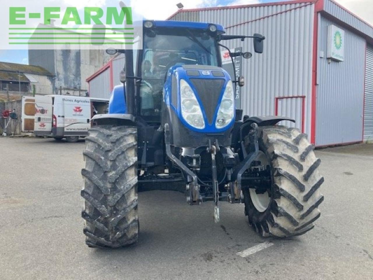 Traktor of the type New Holland t7.200 autocomma, Gebrauchtmaschine in GENNES-SUR-GLAIZE (Picture 2)