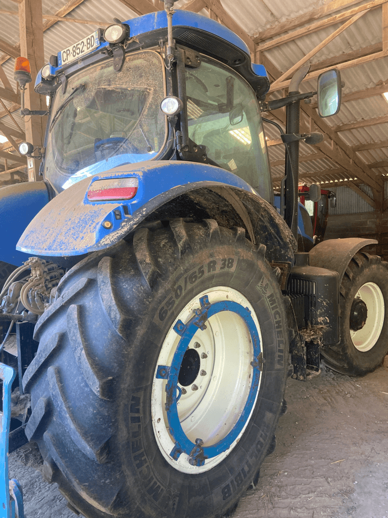 Traktor van het type New Holland T7.200 RANGE COMMAND, Gebrauchtmaschine in CINTHEAUX (Foto 2)