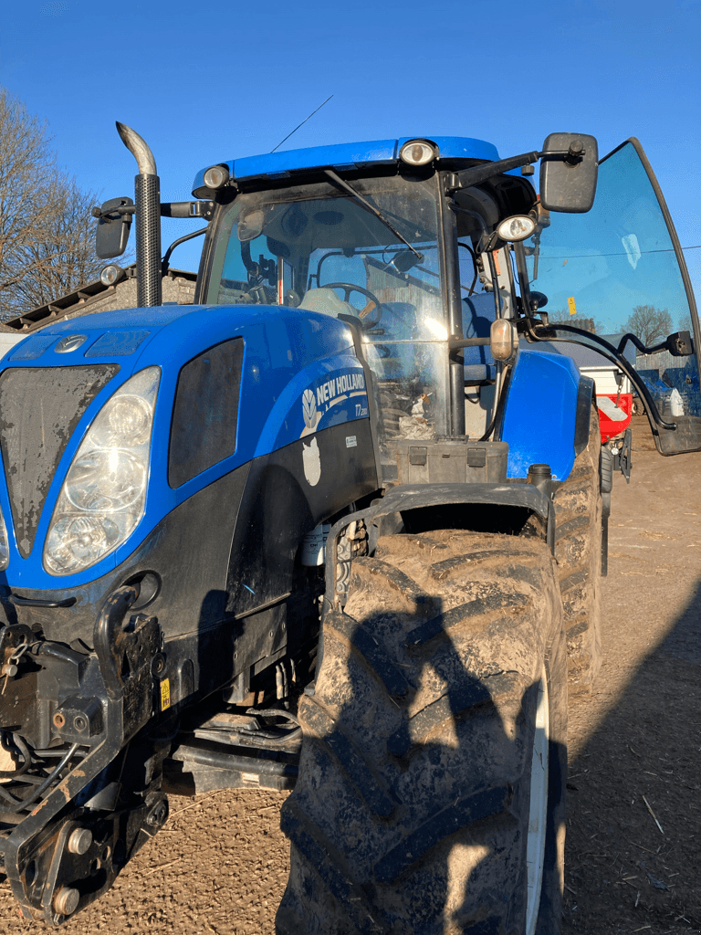 Traktor del tipo New Holland T7.200 RANGE COMMAND, Gebrauchtmaschine en CINTHEAUX (Imagen 1)