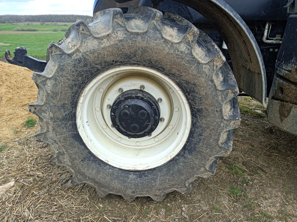 Traktor of the type New Holland T7.200, Gebrauchtmaschine in Marolles (Picture 5)