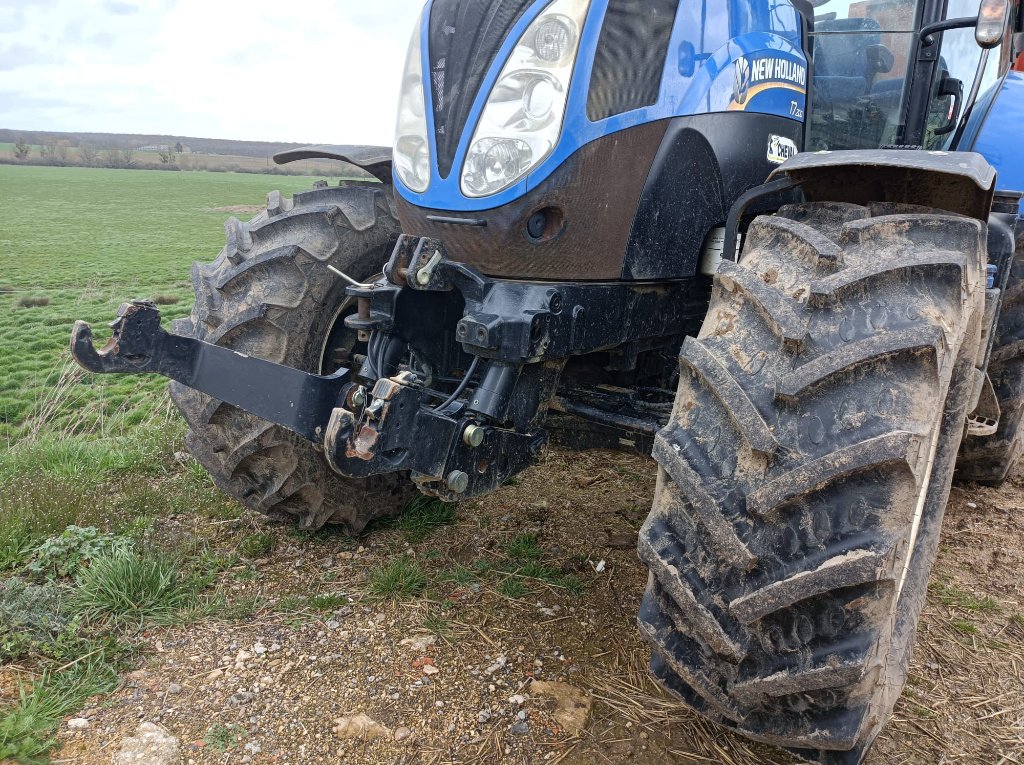 Traktor of the type New Holland T7.200, Gebrauchtmaschine in Marolles (Picture 2)