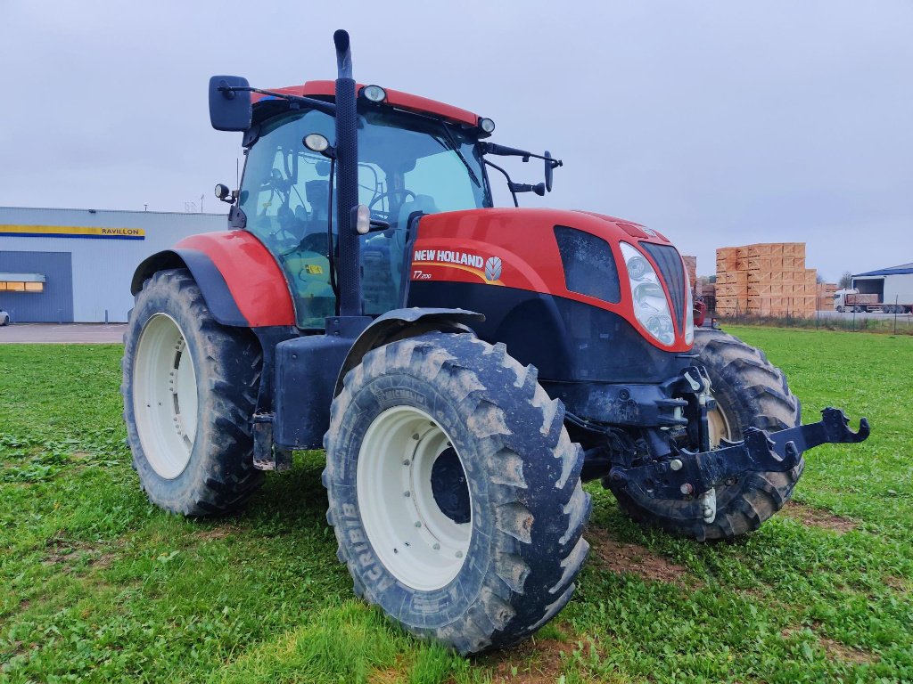 Traktor of the type New Holland T7.200, Gebrauchtmaschine in VERT TOULON (Picture 1)