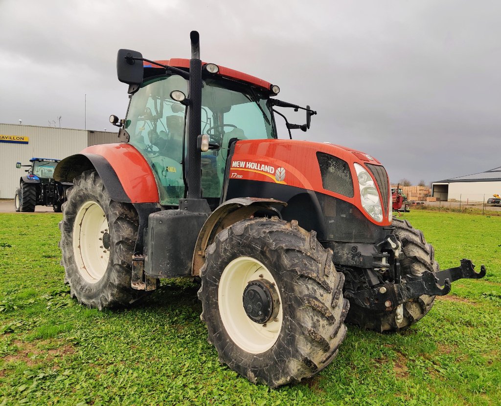 Traktor typu New Holland T7.200, Gebrauchtmaschine v VERT TOULON (Obrázok 1)