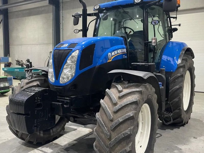 Traktor типа New Holland T7.200, Gebrauchtmaschine в Wevelgem (Фотография 1)