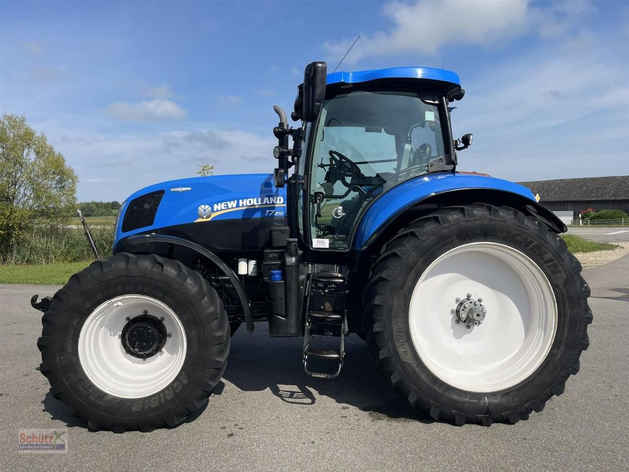 Traktor of the type New Holland T7.210 AC, GPS RTK,  225cm Spur Pflegeschlepper, Gebrauchtmaschine in Schierling (Picture 2)