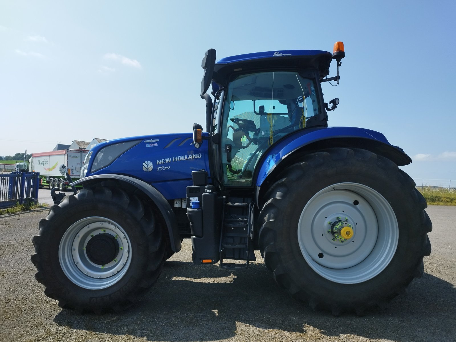 Traktor typu New Holland T7.210 AC S5, Gebrauchtmaschine w TREMEUR (Zdjęcie 2)