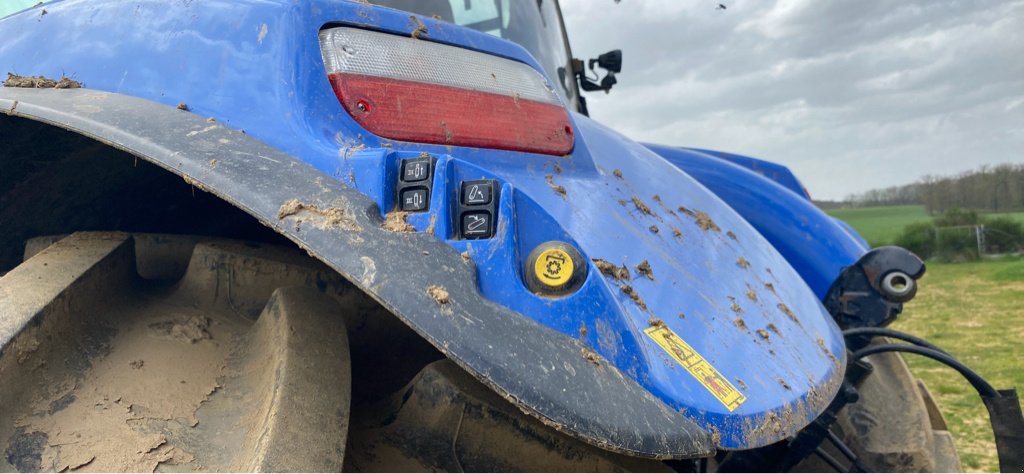 Traktor of the type New Holland T7.210 AUTOCOMMAND, Gebrauchtmaschine in MONTLUCON (Picture 11)