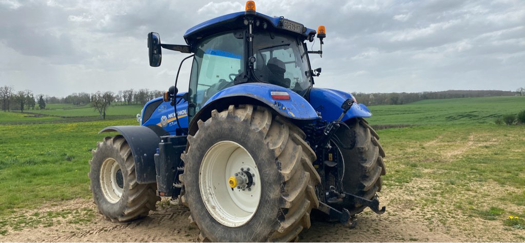 Traktor des Typs New Holland T7.210 AUTOCOMMAND, Gebrauchtmaschine in MONTLUCON (Bild 2)