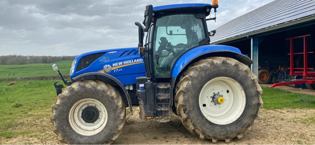 Traktor des Typs New Holland T7.210 AUTOCOMMAND, Gebrauchtmaschine in MONTLUCON (Bild 9)