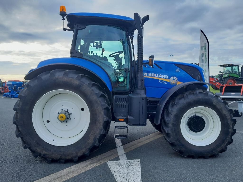 Traktor of the type New Holland T7.210 PC, Gebrauchtmaschine in STE GEMME LA PLAINE (Picture 2)