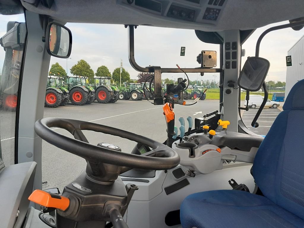 Traktor of the type New Holland T7.210 PC, Gebrauchtmaschine in STE GEMME LA PLAINE (Picture 10)