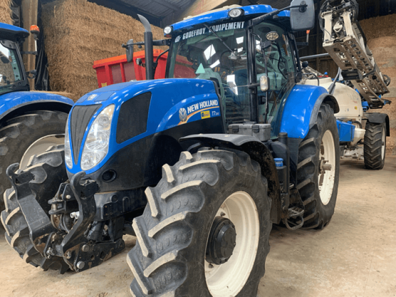 Traktor des Typs New Holland T7.210 RC, Gebrauchtmaschine in Richebourg (Bild 1)