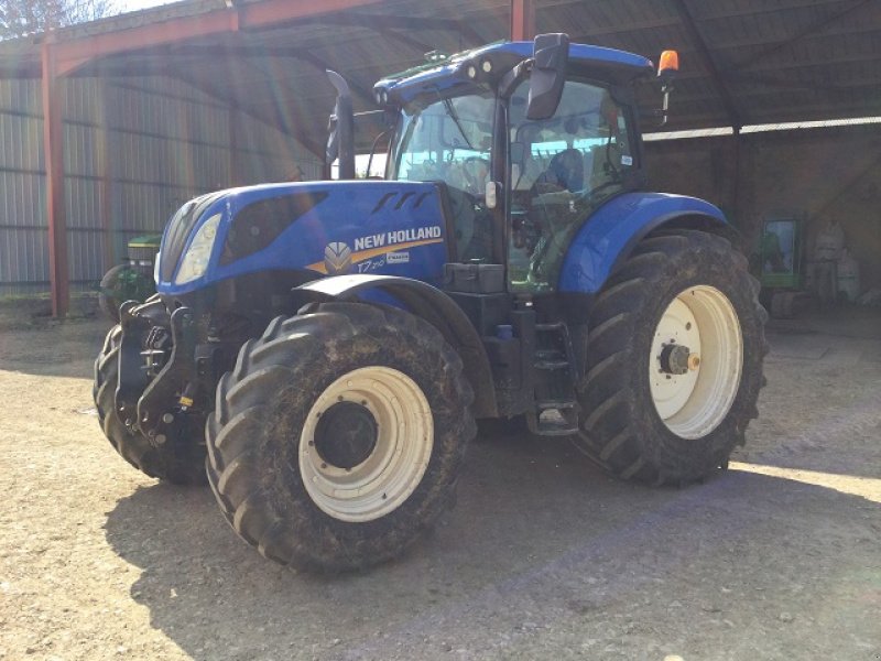 Traktor от тип New Holland T7.210, Gebrauchtmaschine в PITHIVIERS Cedex (Снимка 1)