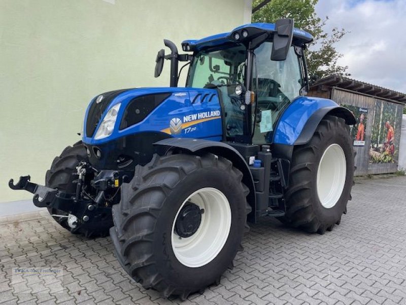 Traktor of the type New Holland T7.210, Neumaschine in Obing