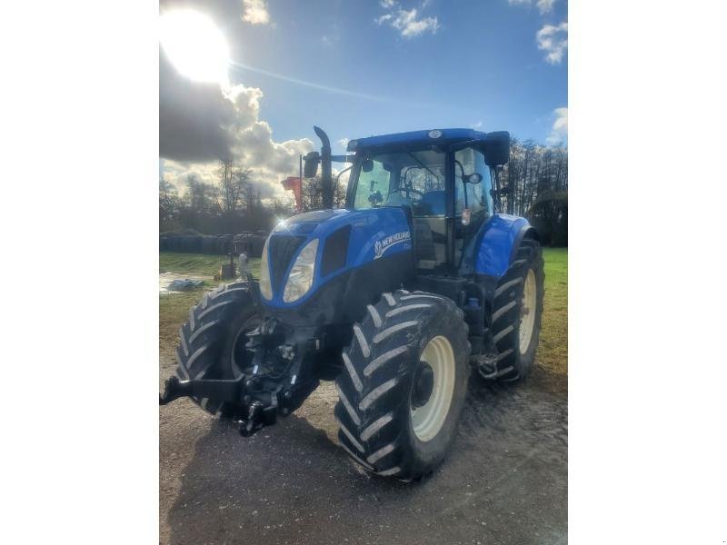 Traktor of the type New Holland T7.210AC, Gebrauchtmaschine in BRAY en Val (Picture 1)