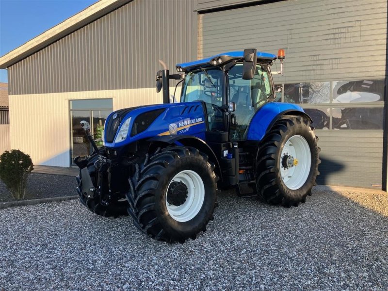 Traktor of the type New Holland T7.215 S incl komplet GPS RTK anlæg, Gebrauchtmaschine in Thorsø