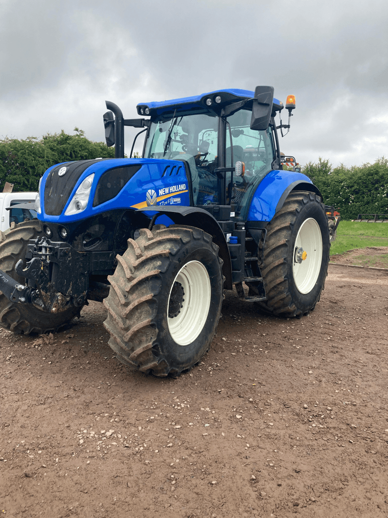 Traktor of the type New Holland T7.215S PC S5, Gebrauchtmaschine in CONDE SUR VIRE (Picture 2)