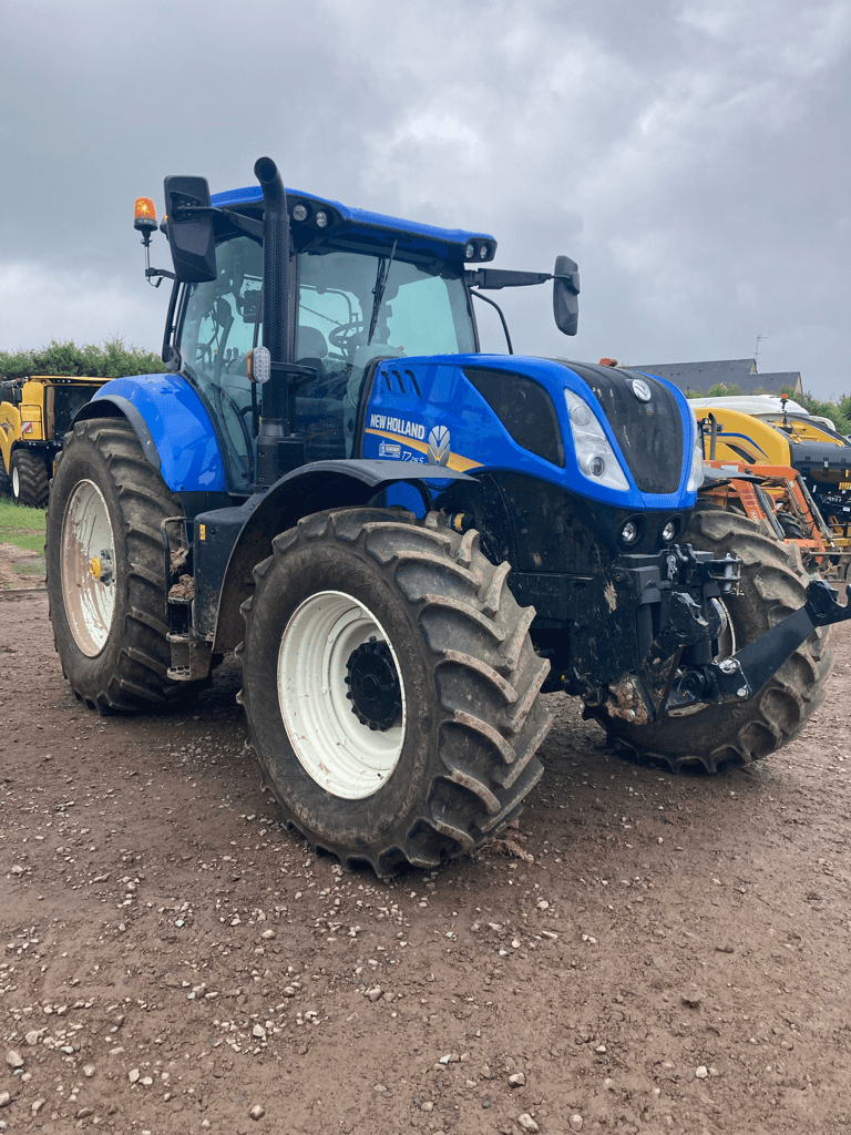 Traktor of the type New Holland T7.215S PC S5, Gebrauchtmaschine in CONDE SUR VIRE (Picture 1)