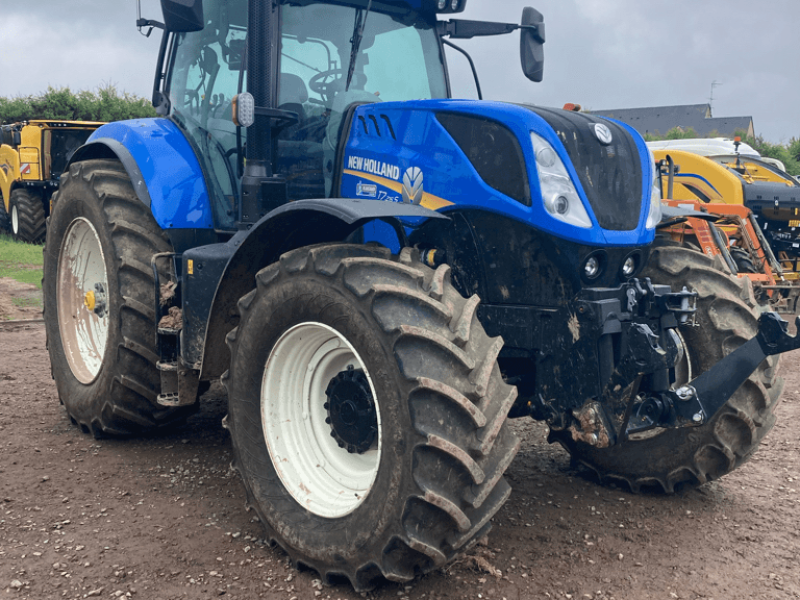 Traktor of the type New Holland T7.215S PC S5, Gebrauchtmaschine in CINTHEAUX (Picture 1)