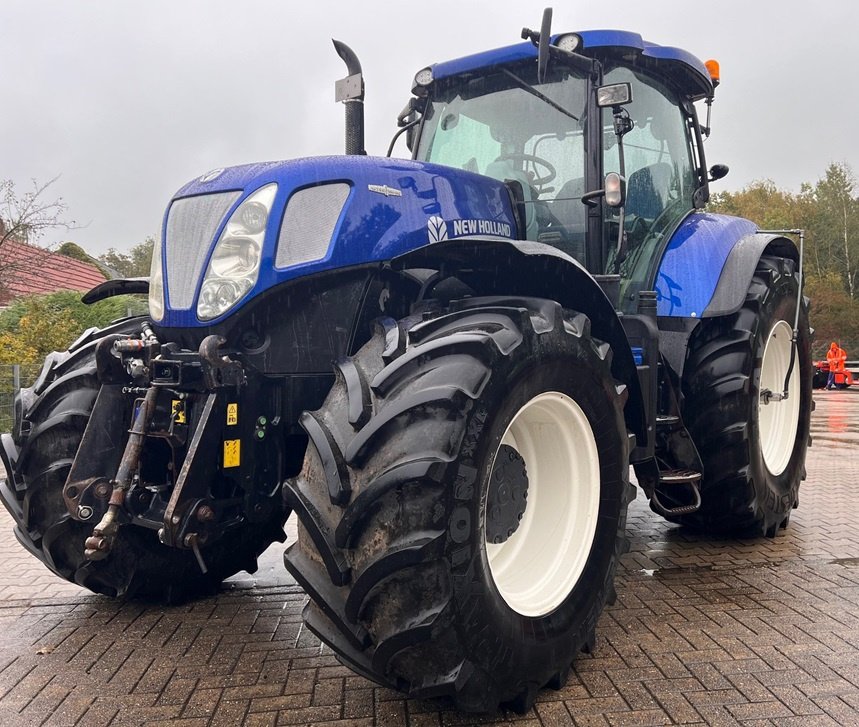 Traktor of the type New Holland T7.220 AC Traktor  *FKH & FZW+ Reifendruckregelanlage**, Gebrauchtmaschine in Bramsche (Picture 1)