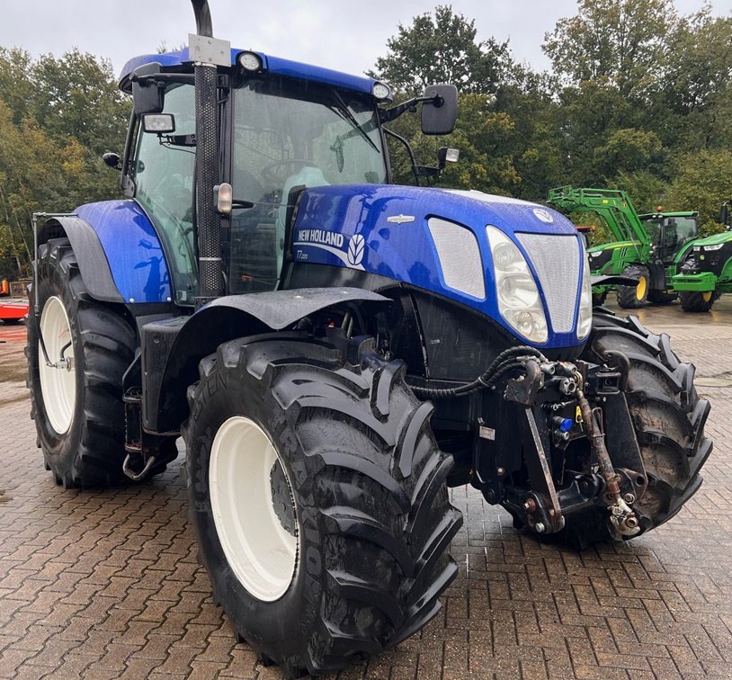 Traktor типа New Holland T7.220 AC Traktor  *FKH & FZW+ Reifendruckregelanlage**, Gebrauchtmaschine в Bramsche (Фотография 2)