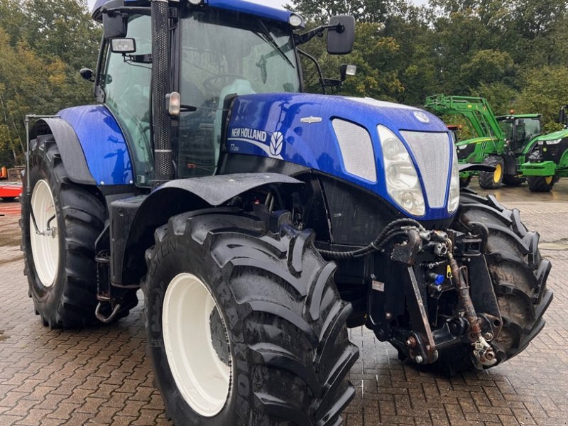 Traktor of the type New Holland T7.220 AC Traktor  *FKH & FZW+ Reifendruckregelanlage**, Gebrauchtmaschine in Bramsche