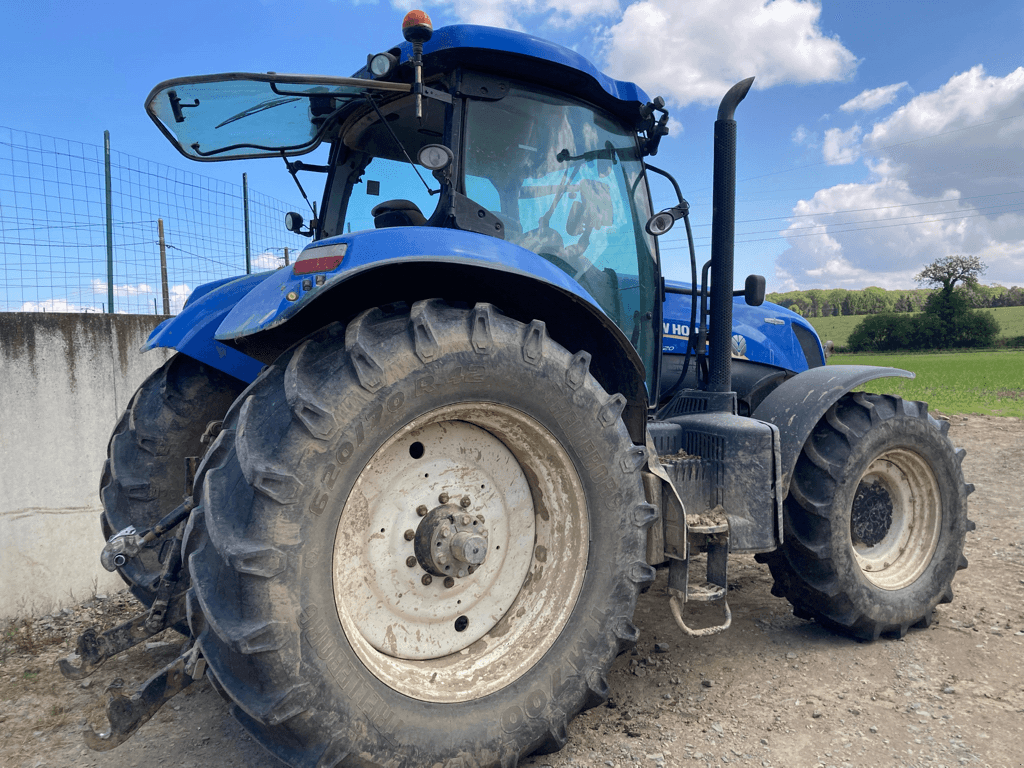 Traktor typu New Holland T7.220 AUTOCOMMAND, Gebrauchtmaschine w TREMEUR (Zdjęcie 4)