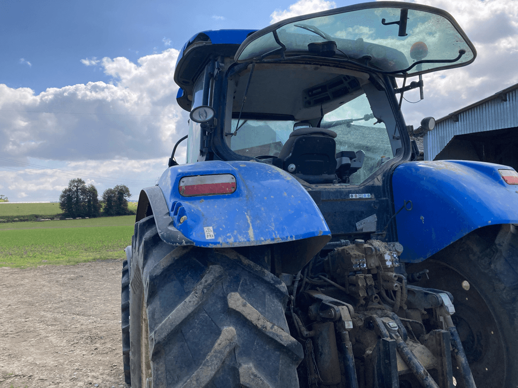 Traktor of the type New Holland T7.220 AUTOCOMMAND, Gebrauchtmaschine in TREMEUR (Picture 3)