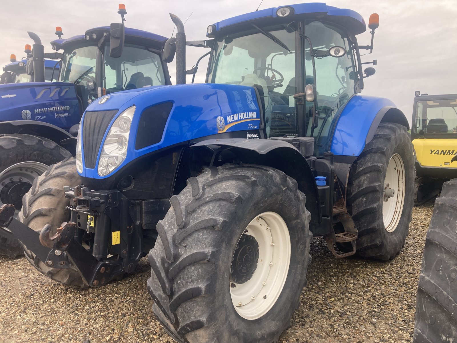 Traktor of the type New Holland T7.220 CLASSIC, Gebrauchtmaschine in Thisted (Picture 2)