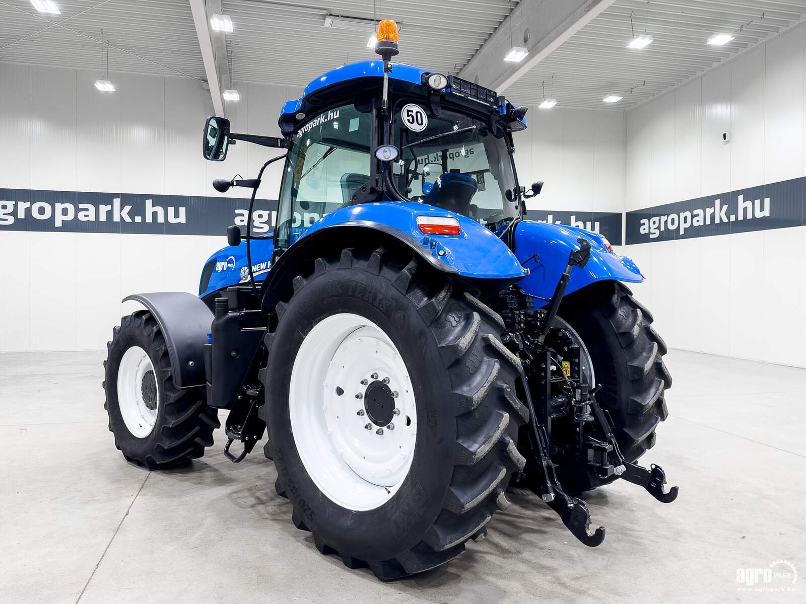 Traktor of the type New Holland T7.220, Gebrauchtmaschine in Csengele (Picture 3)