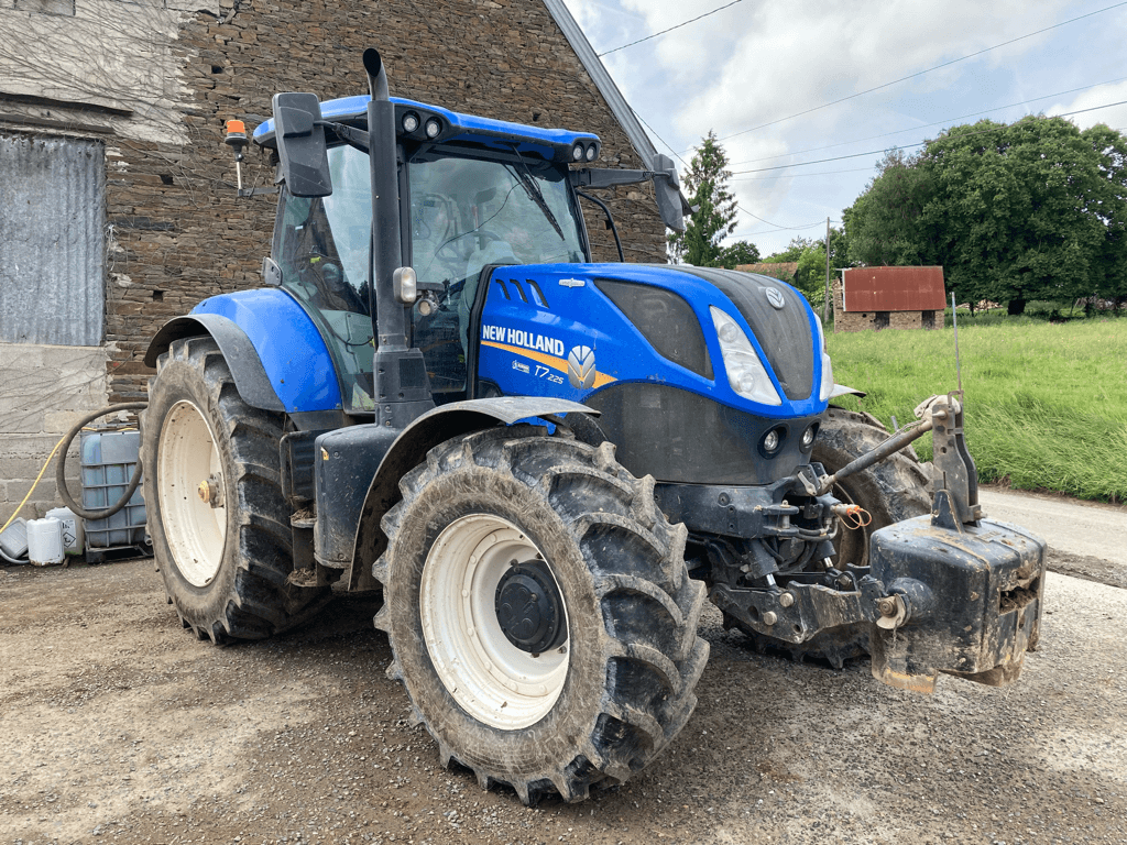 Traktor typu New Holland T7.225 AC T4B, Gebrauchtmaschine v CONDE SUR VIRE (Obrázok 1)