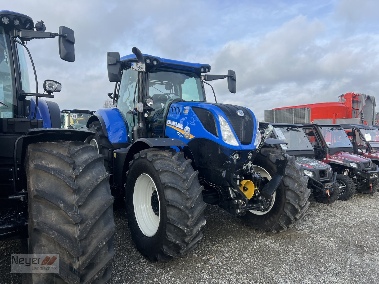 Traktor of the type New Holland T7.225 AC, Neumaschine in Bad Waldsee Mennisweiler (Picture 1)