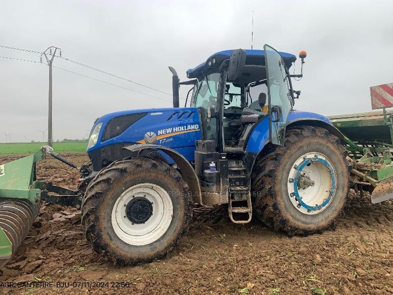 Traktor of the type New Holland T7.225 AC, Gebrauchtmaschine in ROYE