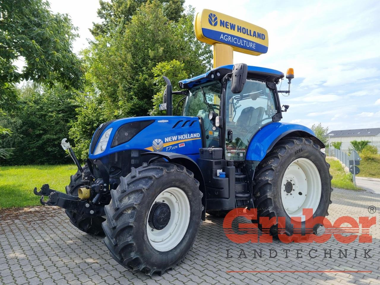 Traktor типа New Holland T7.225 AC, Gebrauchtmaschine в Ampfing (Фотография 1)